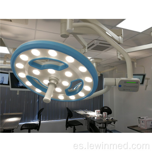 La sala de quirófano del hospital llevó luces de cirugía